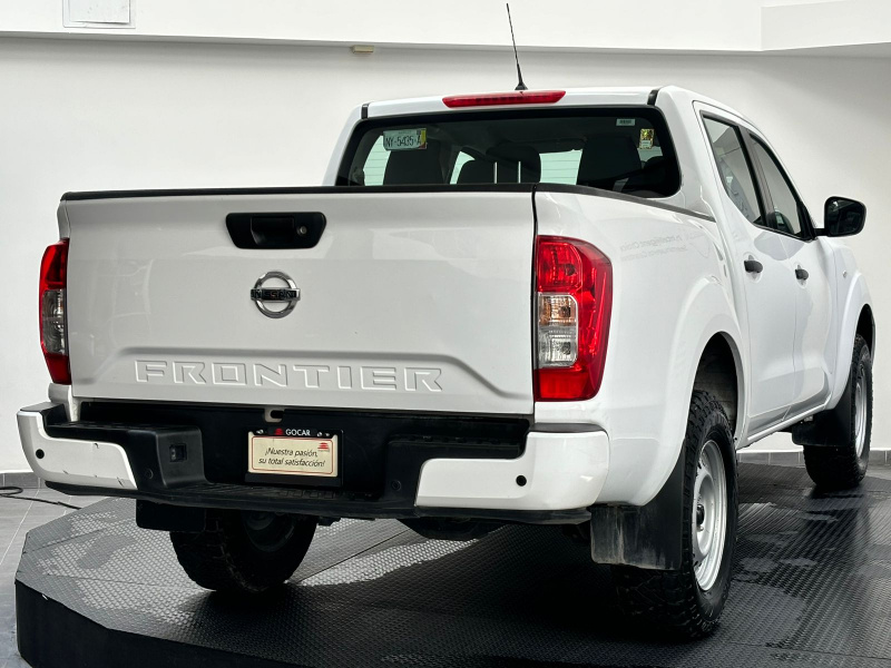 Nissan Comerciales Frontier Pick-Up 4 pts. XE, Doble Cab., L4, 2.5l, TM6, a/ac., VE, R-17 2022